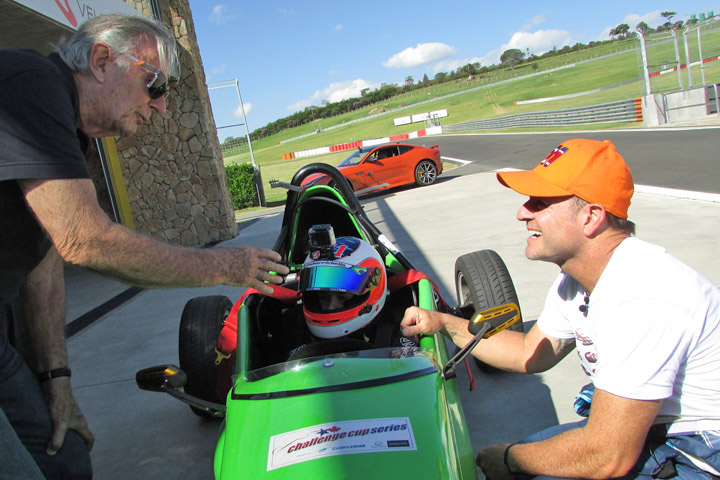 Dudu Barrichello na FVee: filho de Rubens Barrichelho faz primeiro teste num fórmula