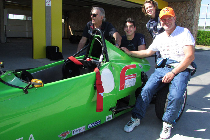 Fórmula Vee faz prova especial em Interlagos com carro autografado por Rubens Barrichello