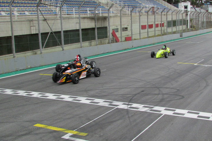 “FVeeletrizante” tem mais uma chegada espetacular em Interlagos