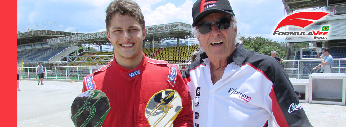 Jeff Giassi brilha e vence as duas provas em Interlagos na sua estreia na Fórmula Vee