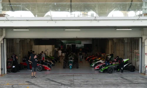carros-formula-vee-preparados-nos-boxes