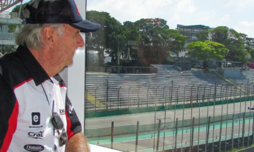 Wilsinho Fittipaldi, na torre principal do autódromo de Interlagos, durante etapa do Campeonato Paulista de Fórmula Vee, em 2018. 
