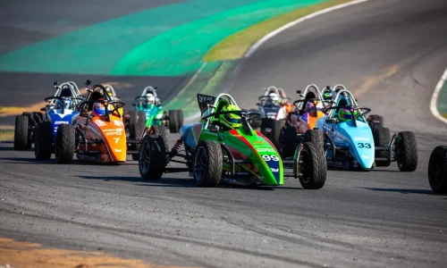 pelotao-formula-vee-contornando-curva-na-largada